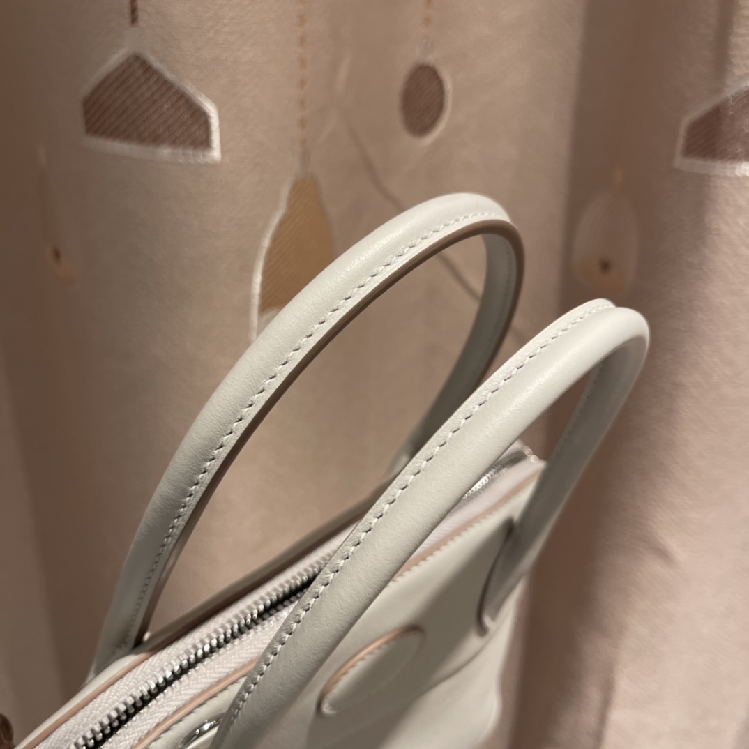 에르메스 볼리드27 화이트 은장 스위프트